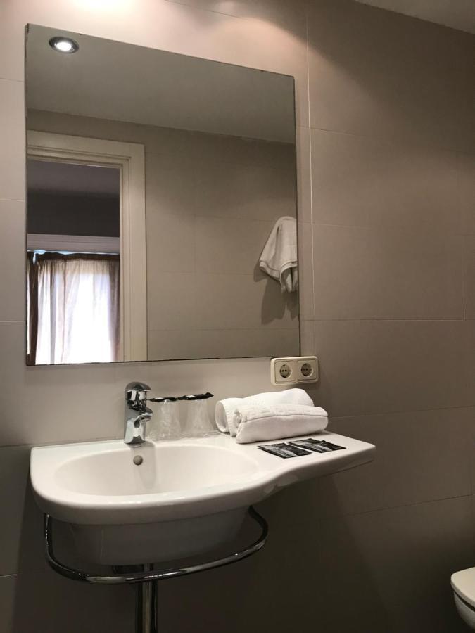 Hostal Can Pou Vidreres Ngoại thất bức ảnh