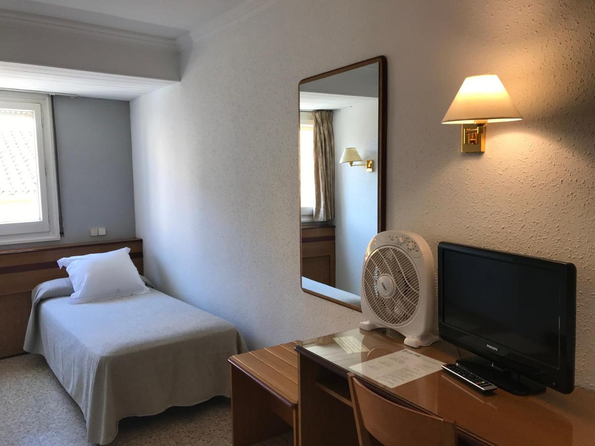 Hostal Can Pou Vidreres Ngoại thất bức ảnh