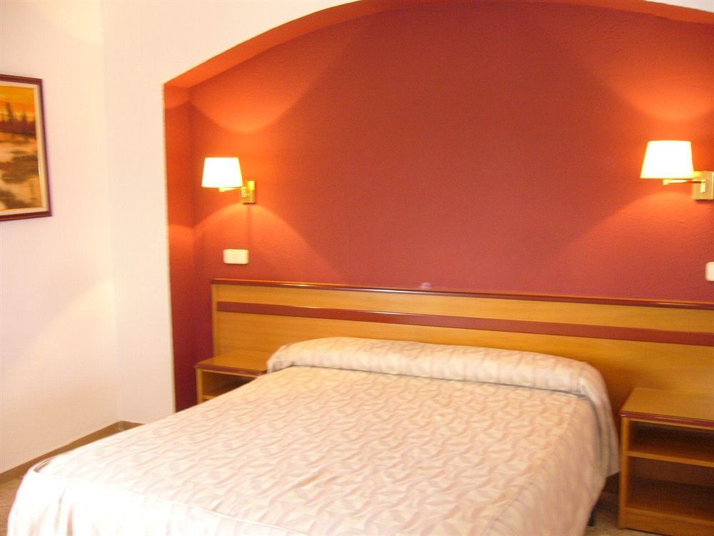 Hostal Can Pou Vidreres Ngoại thất bức ảnh