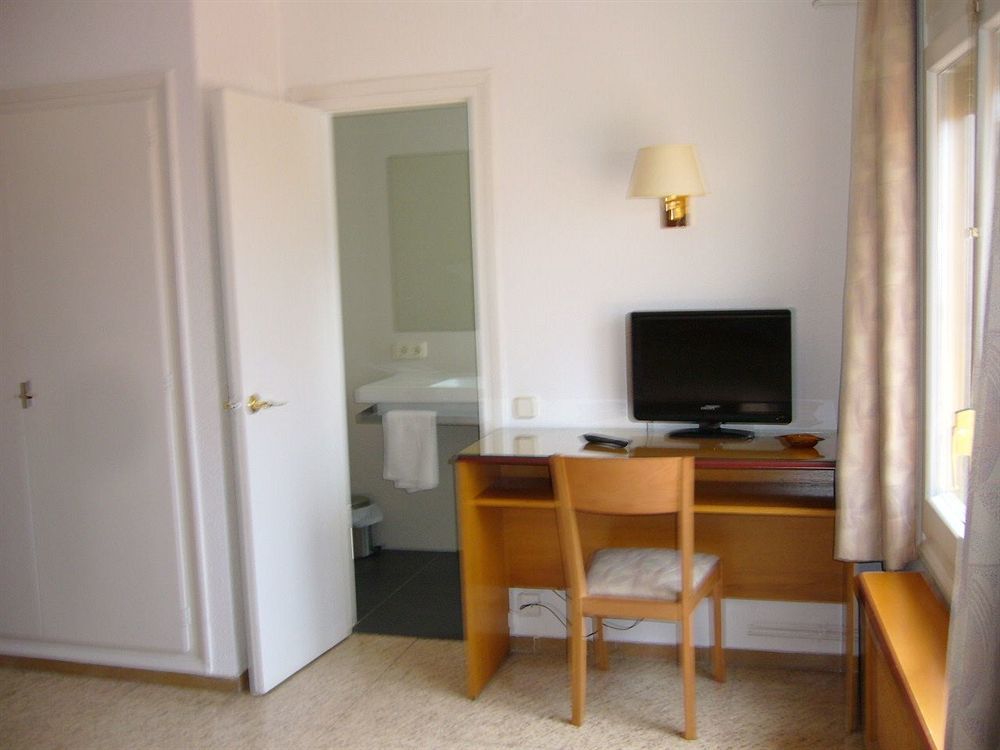 Hostal Can Pou Vidreres Ngoại thất bức ảnh