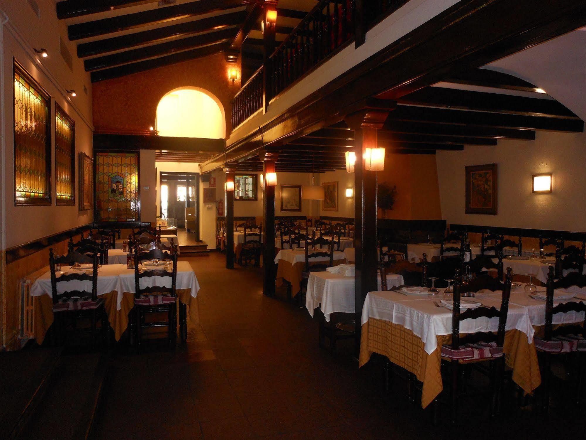 Hostal Can Pou Vidreres Ngoại thất bức ảnh