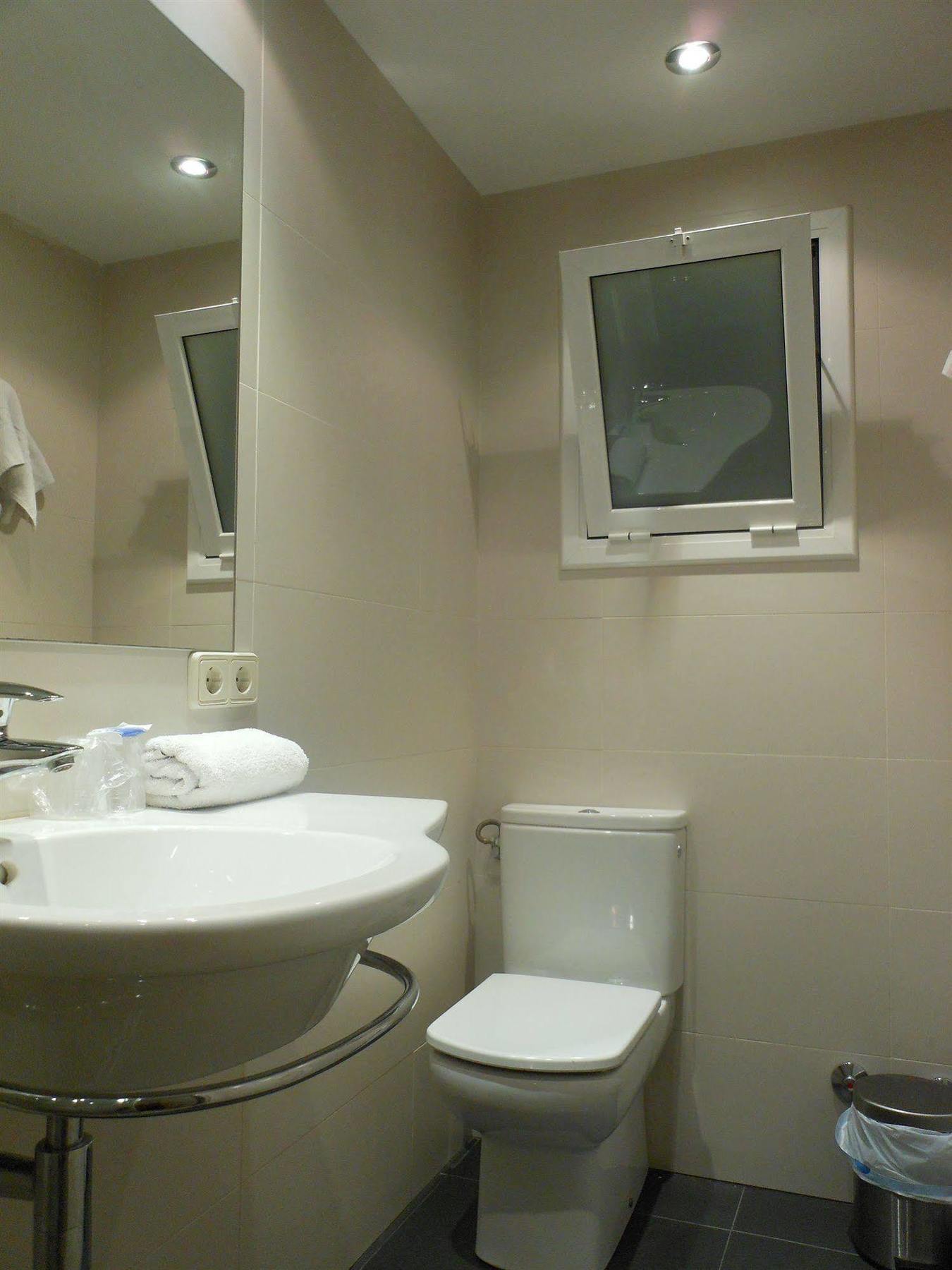 Hostal Can Pou Vidreres Ngoại thất bức ảnh