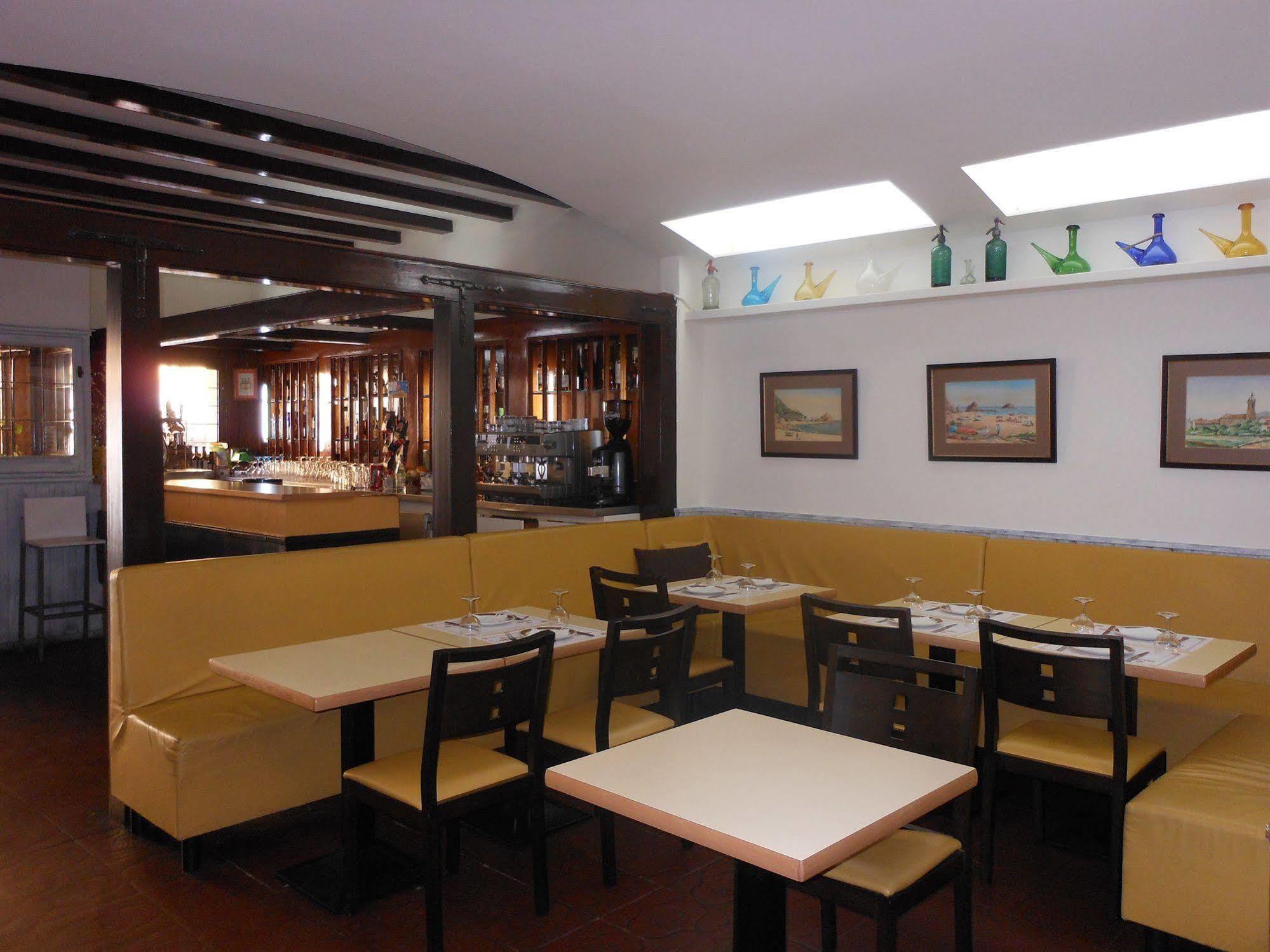 Hostal Can Pou Vidreres Ngoại thất bức ảnh